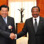 Jia Qinglin et Paul Biya Jia Qinglin, conseiller politique chinois et Paul Biya, président camerounais