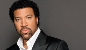 Lionel Richie Lionel Brockman Richie, Jr, né le 20 juin 1949 à Tuskegee (Alabama), est un chanteur et musicien soul américain auteur de plusieurs tubes pendant les années 1980. Il a vendu plus de 100 millions de disques.