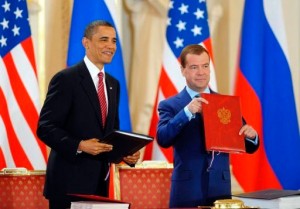 Barack Obama Dmitri Medvedev Barack Obama Dmitri Medvedev lors de la signature du traité START jeudi le 8 avril, 2010