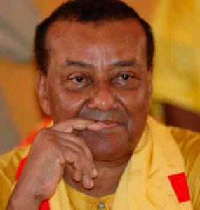 Gilchrist Olympio Gilchrist Olympio est un vétéran de la politique togolaise. Il fut imprégné dès son jeune âge de la vie politique de son pays, d’abord en suivant les échos des grandes réunions publiques auxquelles participait son père, le Président Sylvanus Olympio