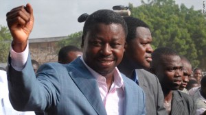 Faure Gnassingbe Faure Gnassingbé et son frère Kpatcha ont été accusé par l'ancien ministre de l'intérieur, François Akila Esso Boko, de considérer la présidence du Togo comme un héritage paternel. Cela vaut à Faure, par les togolais, le surnom de « Bébé Gnass ».