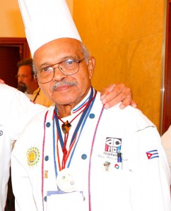 Gilberto Smith Duquesne La vie de Gilberto Smith a été entourée de personnages célèbres : il fut le chef cuisinier de Meyer Lansky, mais aussi de Fidel Castro. Gilberto Smith Duquesne est mort le 9 avril 2010.