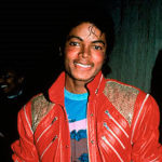Michael Jackson Le 1er décembre 1982, Michael Jackson sort Thriller, qui remporte un succès immédiat en se vendant à un million d'exemplaires en un mois et dix millions sur un an.