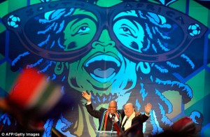 Ouverture fifa 2010 Le président sud-africain Jacob Zuma (à gauche) et président de la FIFA Sepp Blatter