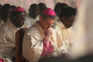 Richard Anthony Burke Richard Anthony Burke, né le 19 février 1949, est accusé d'avoir abusé d'une jeune fille de 14 ans dans les années 1980 au Nigéria. L’irlandais de naissance démissionne de son poste d’évêque au sein de l’Église catholique.