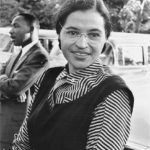 Rosa Parks et Martin Luther King Rosa Parks et un jeune pasteur noir inconnu à l'époque de 26 ans, Martin Luther King jr.