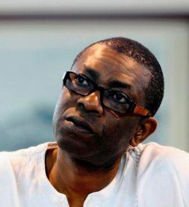 Youssou Ndour Youssou N'Dour, né le 1er octobre 1959 à Dakar (Sénégal), est un auteur-compositeur, interprète et musicien sénégalais. Youssou N'Dour, aîné de sa famille, a grandi dans le quartier de la médina de Dakar. De confession musulmane, membre de la confrérie mouride du Sénégal, Youssou a contracté un mariage polygame en prenant une deuxième épouse en février 2006.