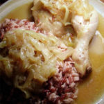 Poulet Yassa Le yassa de poulet est également un plat sénégalais. La cuisine sénégalaise est souvent décrite comme la plus riche et la plus variée d