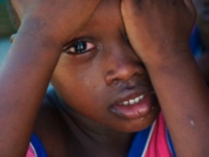 Enfants sorciers Des parents accusent l’un ou plusieurs de leurs enfants d’être des sorciers, lorsque des maladies ou autres malheurs frappent le noyau familial. Cela va parfois jusqu’à des accusations de meurtres lorsque le décès d’un membre de la famille survient.