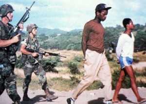 Invasion Americaine dans l'ile de Granade L'offensive débuta le 25 octobre 1983 à 5 heures du matin. Ce fut la première opération militaire d'envergure lancée par l'armée américaine depuis la guerre du Viêt Nam.
