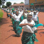 kimbanguiste L'Église kimbanguiste prêche l’amour du prochain, l’obéissance aux lois divines et la pratique des bonnes œuvres, préceptes traduits par la devise Bolingo - Mibeko - Misala.