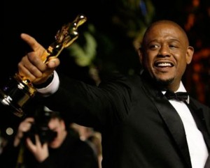 Forest Whitaker Forest Whitaker est diplômé de l'université de la Californie du Sud (USC) et plus précisément de la School of Theater de l'USC. Il fut révélé au monde entier en 1988 pour son interprétation du célèbre Charlie Parker dans le film Bird (film) de Clint Eastwood qui lui valut le prix d'interprétation masculine au Festival de Cannes. En 2007, il remporte le Golden Globe et l'Oscar du meilleur acteur pour son interprétation d'Idi Amin Dada dans Le Dernier Roi d'Écosse.