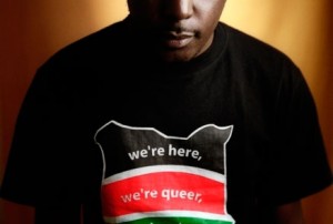 Camerounais homosexuel Un jeune camerounais homosexuel. Inscrit sur son chandail " Nous sommes ici, Nous sommes gay "