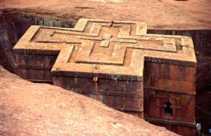 Eglise de Lalibela Lalibela est une cité monastique située à 2 630 mètres d'altitude sur le flanc sud-ouest des monts de l'ancienne province du Lasta, dans l'actuelle région Amhara en Éthiopie.