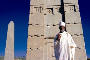 Les obélisques d'Aksoum Les grandes stèles - obélisques - aksoumites, marquent selon les archéologues l'emplacement des tombeaux des souverains de ce royaume antique. Ils figurent parmi les plus grands monolithes jamais façonnés par l'homme. Le plus grand d'entre eux mesurait 35 mètres de haut.
