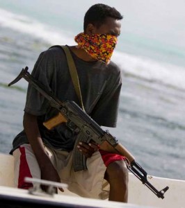 Pirate Somalien Les pirates sont initialement généralement issus de l’ancienne marine ou des gardes-côtes somalienne ou sont souvent d'anciens pêcheurs et disposent d'un armement individuel relativement puissant (fusil d'assaut AK-47 et RPG-7 le plus souvent)