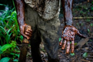 exxon nigeria Le 1er mai, dans l’Etat d’Akwa Ibom, un oléoduc du groupe ExxonMobil s’est rompu, rejetant 4 millions de litres de brut dans le delta pendant sept jours avant que la brèche ne soit colmatée.