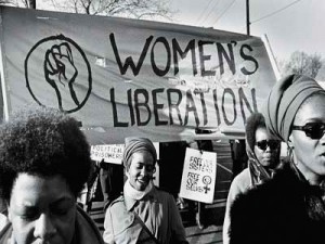 Le Féminisme noir Ces féministes noires ont créé un mouvement politique d’une importance unique en ce que, d’emblée, il s’est constitué sur la dénonciation d’une oppression simultanée de race, de classe, de sexe et du modèle de sexualité qui va avec.