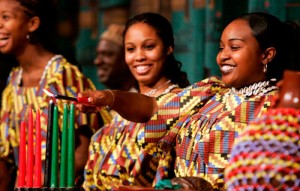kwanzaa Kwanzaa est une fête d'une semaine afin de respecter le patrimoine et la culture africaine, observé du 26 décembre au 1 janvier chaque année