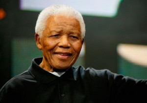 Nelson Mandela Nelson Rolihlahla Mandela (« Madiba »), né le 18 juillet 1918 à Mvezo en Afrique du Sud est l'un des dirigeants historiques de la lutte contre le système politique d'apartheid avant de devenir président de la République d'Afrique du Sud de 1994 à 1999, à la suite des premières élections nationales non-raciales de l'histoire du pays.