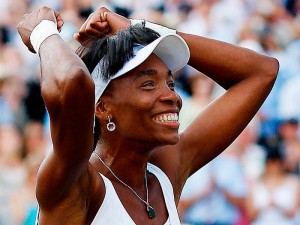 Venus Ebony Williams Numéro un mondiale pour la première fois le 25 février 2002, et première afro-américaine de l'histoire à atteindre ce rang, Venus Williams a remporté quarante trois titres en simple ainsi que vingt-et-un tournois du Grand Chelem : sept en simple, douze en double dames avec sa sœur Serena Williams et deux en double mixte. Elle a par ailleurs remporté trois médailles d'or olympiques, deux en double et une en simple.