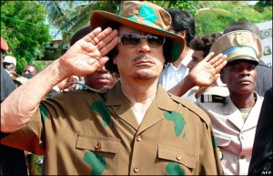 Colonel Kadhafi L’impulsion qui donna naissance à l'Union Africaine a été donnée par le président libyen Mouammar Kadhafi en 1998. L’UA est née de la volonté de relancer le processus d’intégration politique, qui apparaît indispensable aux yeux des dirigeants africains pour la croissance économique du continent
