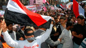 yemen manifestation La situation des droits de l'Homme au Yémen a été examinée par le Conseil des droits de l'homme des Nations unies pour la première fois entre mai et septembre 2009 lors de l'examen périodique universel (EPU). Le Yémen a accepté d'appliquer plus de cent recommandations des membres du Conseil. Tout en promettant de réaliser des progrès en mettant sur pied une commission nationale des droits de l'homme et en légiférant sur l'âge minimum du mariage, il a fermement rejeté l'abolition de la peine de mort. En 2009, des condamnations des peines de flagellation ont été appliquées. Le prochain EPU du Yémen est prévu en 2013.