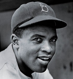 Jackie Robinson Malgré son statut, Jackie connaît encore des humiliations racistes à la fin de sa vie. Installé à Stamford dans le Connecticut, il devient un fervent pratiquant de golf. Il joue avec le statut d'invité sur les parcours du High Ridge Country Club, mais se voit refuser l'accès au statut de membre du club en 1963.