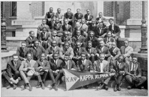 Kappa Alpha Psi Un chapitre de la fraternité Kappa Alpha Psi en 1922. L'adhésion à la Kappa Alpha Psi est un dévouement à vie, sans faille aux idées et aux objectifs nobles de la Kappa Alpha Psi.