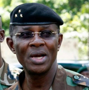 Philippe Mangou Fils de pasteur, ayant reçu une éducation religieuse, Philippe Mangou a été décoré « officier de l’ordre du mérite national », « médaillé or et argent de la française » et « médaillé de la MICECI ». Le 13 novembre 2004, il est nommé Chef d'État Major des Armées (CEMA) par le président Laurent Gbagbo.