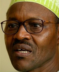 Muhammadu Buhari Muhammadu Buhari (né le 17 décembre 1942) était le dirigeant militaire du Nigéria du 31 décembre 1983 au 27 août 1985. "El Buhari" est connu pour sa gestion de la crise alimentaire de 1984-1985, où, pour des raisons populistes, il fit expulser le million de nigériens vivant alors au Nigeria, alors que les ressources alimentaires au Niger étaient encore plus rares au Niger, plus sec, qu'au Nigeria. La grande famine est ainsi appelée au Niger Haoussa et Kanouri (est du pays) "El-Buhari".