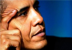 Barack Obama Fils d'un Kényan noir et d'une Américaine blanche du Kansas de souche irlandaise, Barack Obama est le premier Afro-Américain ayant accédé à la présidence des États-Unis. Son parcours a suscité chez les électeurs comme dans les médias du monde entier un grand intérêt.