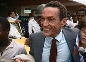Jean Dominique Jean Dominique a été assassiné devant les locaux de la radio le 3 avril 2000. Les assassins n'ont pas été identifiés.