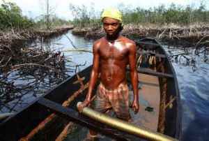 Pétrole au Nigeria Le Nigeria est le seul pays du monde disposant d'importantes ressources pétrolières à présenter un déficit budgétaire.