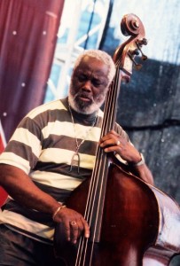 Charles Biddle Charles Biddle en 1996: "J'entends les gens parler du Festival de jazz, dire comment c'est passionnant. Montréal était comme ça tous les jours dans les années 40 et 50. Vous pouviez vous lever en pleine nuit, sortir et avoir du bon temps. Montréal était la Mecque du divertissement pour les artistes surtout les artistes Noirs".