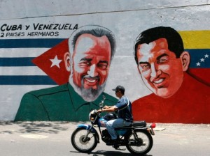Chavez et Castro Hugo Chavez développe une rhétorique de l'unité sud-américaine, en particulier avec des visées anti-américaines. Il défend plus spécifiquement une alliance avec les pays de l'ALBA (Cuba, Bolivie, Nicaragua). Il a ainsi prôné une alliance armée de ces pays contre les États-Unis des pays de la zone. Il déclara ainsi en janvier 2008 : « Nous devons monter une stratégie commune (...) parce que l'ennemi est le même : l'empire des États-Unis ».