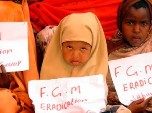 excision Il subsiste quelques régions du monde, notamment dans certains pays d'Afrique, où l'excision reste tolérée au nom de la tradition. Toutefois, suite aux scandales internationaux que cette pratique génère, ces États ont tendance à la réprimer.