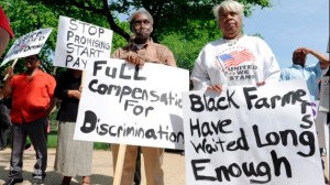 fermier-noirs-americains Rassemblement en janvier 2012 contre le Règlement de 1.2 milliard de dollars. Les manifestants désapprouvent la disposition qui exige que ceux qui demandent une réparation doivent renoncer à leur droit de faire appel