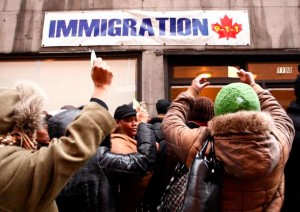 immigration-canada En 2011au Canada, les résidents permanents et temporaires représentaient 248 660 personnes
