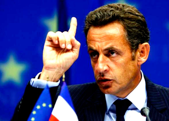 nicolas-sarkozy Lors du sommet social du 10 mai 2010, alors que la dette publique de la France dépasse les 80 % du PIB, Nicolas Sarkozy annonce son intention de « redresser les finances publiques », un objectif qui était déjà celui de son gouvernement « avant la crise financière ». Le 26 juin suivant, à l'occasion du G20 de Toronto, il manifeste son opposition à un plan de rigueur sévère en France et en Allemagne, se prononçant pour des ajustements budgétaires « progressifs » à partir de 2011, avec « pas trop d'impôts ».