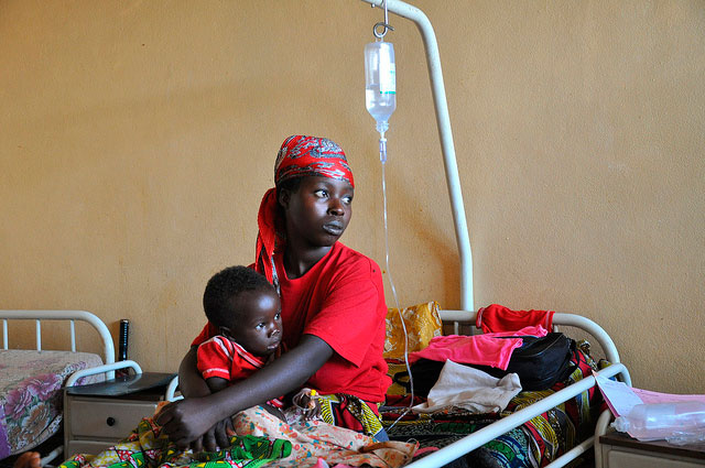 paludisme-malaria En l’absence de traitement, le paludisme peut entraîner rapidement le décès par les troubles circulatoires qu’il provoque. Dans de nombreuses régions du monde, les parasites sont devenus résistants à plusieurs médicaments antipaludéens.
