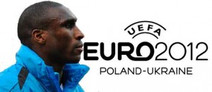 euro2012 Autorités ukrainiennes ont été particulièrement piqué par les commentaires de l'ancien joueur international anglais Sol Campbell qui, dans le programme Panorama, a averti les fans de l'Angleterre de ne pas voyager à l'Euro 2012 en raison de la menace d’actes de racisme et de violence. Campbell, qui a joué 73 fois pour l'Angleterre et est apparu à six tournois majeurs, a déclaré : «Restez à la maison, regardé le à la télévision. Ne prenez pas le risque parce que vous pourriez finir par revenir dans un cercueil ».