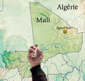 lapidation-mali La lapidation, du latin lapis (pierre), donnant le verbe lapidare, littéralement « tuer à coups de pierres » est une forme d'exécution. Il s'agit de la seule méthode d'exécution par torture physique encore employée au XXIe siècle dans certains pays à majorité musulmane.