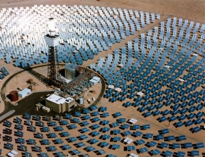 centrale-solaire-ghana Les plus grandes centrales solaires photovoltaïques au monde sont fin 2011 ; celles de Montalto di Castro en Italie, d’une puissance de 84 MW, la centrale allemande de Finsterwalde, 81 MW, opérationnelle depuis fin 2010 et finalement celle de Sarnia au Canada de 80 MW