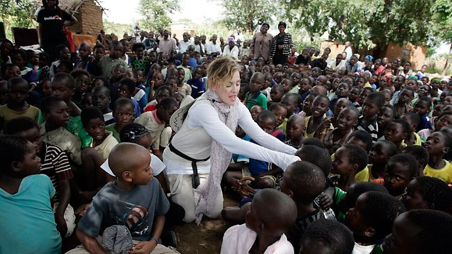La présidente malawite accuse Madonna de mentir au monde aux frais du Malawi