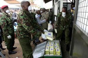 La situation chaotique de la Guinée-Bisau a autorisé certains groupes armés de solidifier leur emprise sur le pouvoir politique, en développant le contrôle du trafic de cocaïne et en jouant le rôle de faiseur de rois.