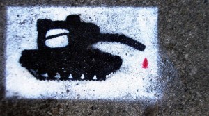 Le pétrole est véritablement le successeur du charbon, qui avait rendu possible la première révolution industrielle. Son utilisation est également source de controverses, car ses utilisations conduisent l'homme à dégrader l'environnement.