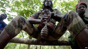 Génocide en Centrafrique Selon Human Rights Watch (HRW), en République centrafricaine, un pays à 75 % chrétien et 15 % musulmans, des centaines de civils ont été tués, plus de 10 000 habitations ont été incendiées et environ 212 000 personnes ont fui leur foyer pour vivre dans des conditions désespérées dans la brousse profonde