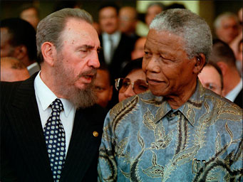 Fidel Castro demande à Nelson Mandela de laisser son pays loin des militaires américains et de l’OTAN